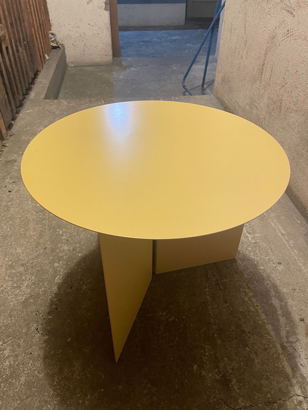 Hay Tavoli: Slit Table Round von HAY – Usato da Zürich venduto da wid_d7kr