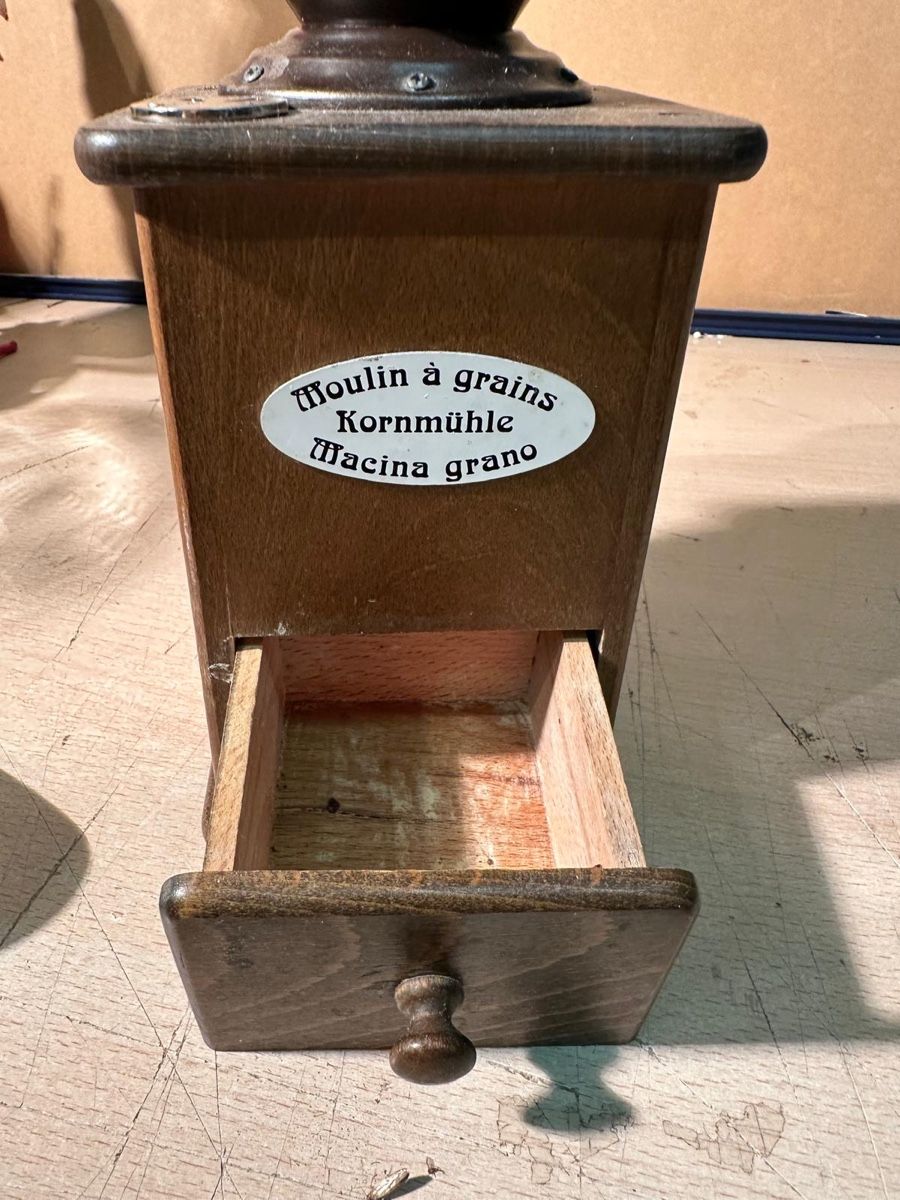 Elettrodomestici da cucina: Vintage Wooden Coffee Grinder - Rustic Kitchen Decor – Usato da Lausanne venduto da vas_cdb2 4