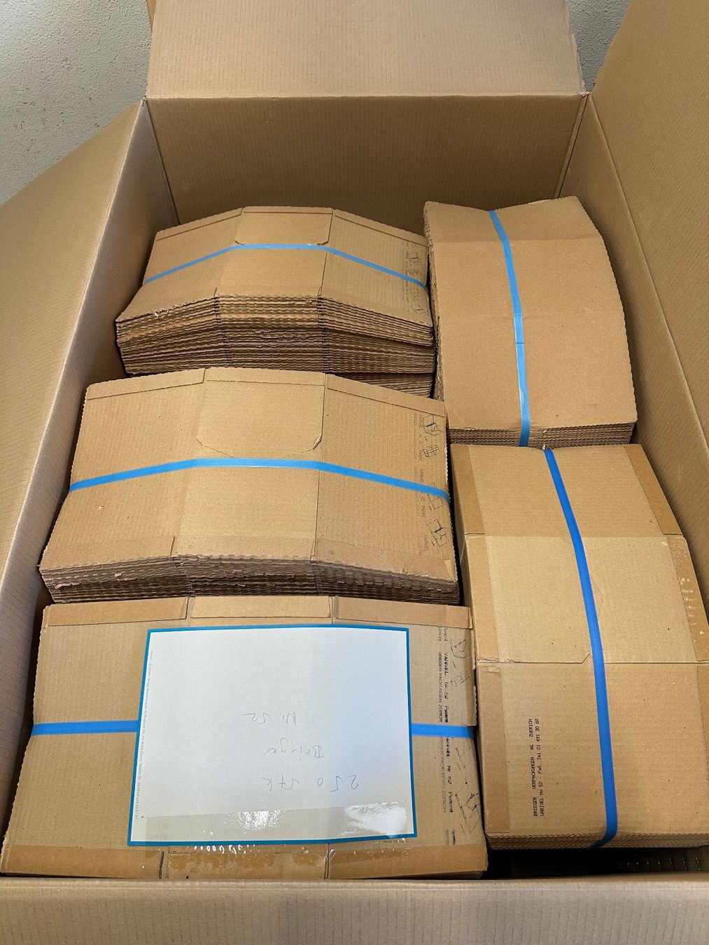 Enveloppes & pochettes d'envoi: Karton Verpackungen / Versandtasche A4 Diverse. Ca 200Stk – Neuf avec emballage d'origine à Thalwil par Wilhelm85 1
