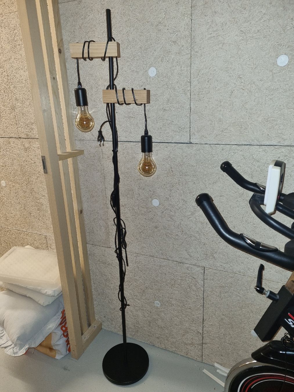 Lampes: Industrial Stehlampe – D'occasion à Lufingen par pushtheplumenses