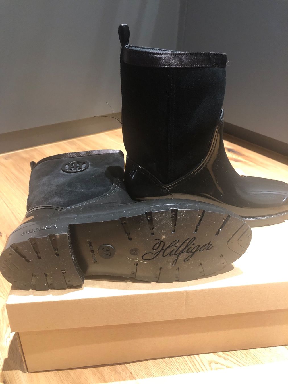 Tommy Hilfiger Damenschuhe: Tommy Hilfiger Damen-Gummistiefel – Gebraucht aus Gunten von Oster_59 2