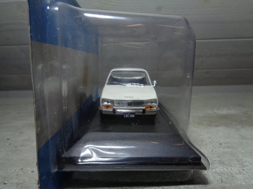 Salvat 1:43 Classic Car Peugeot 504 1969 3