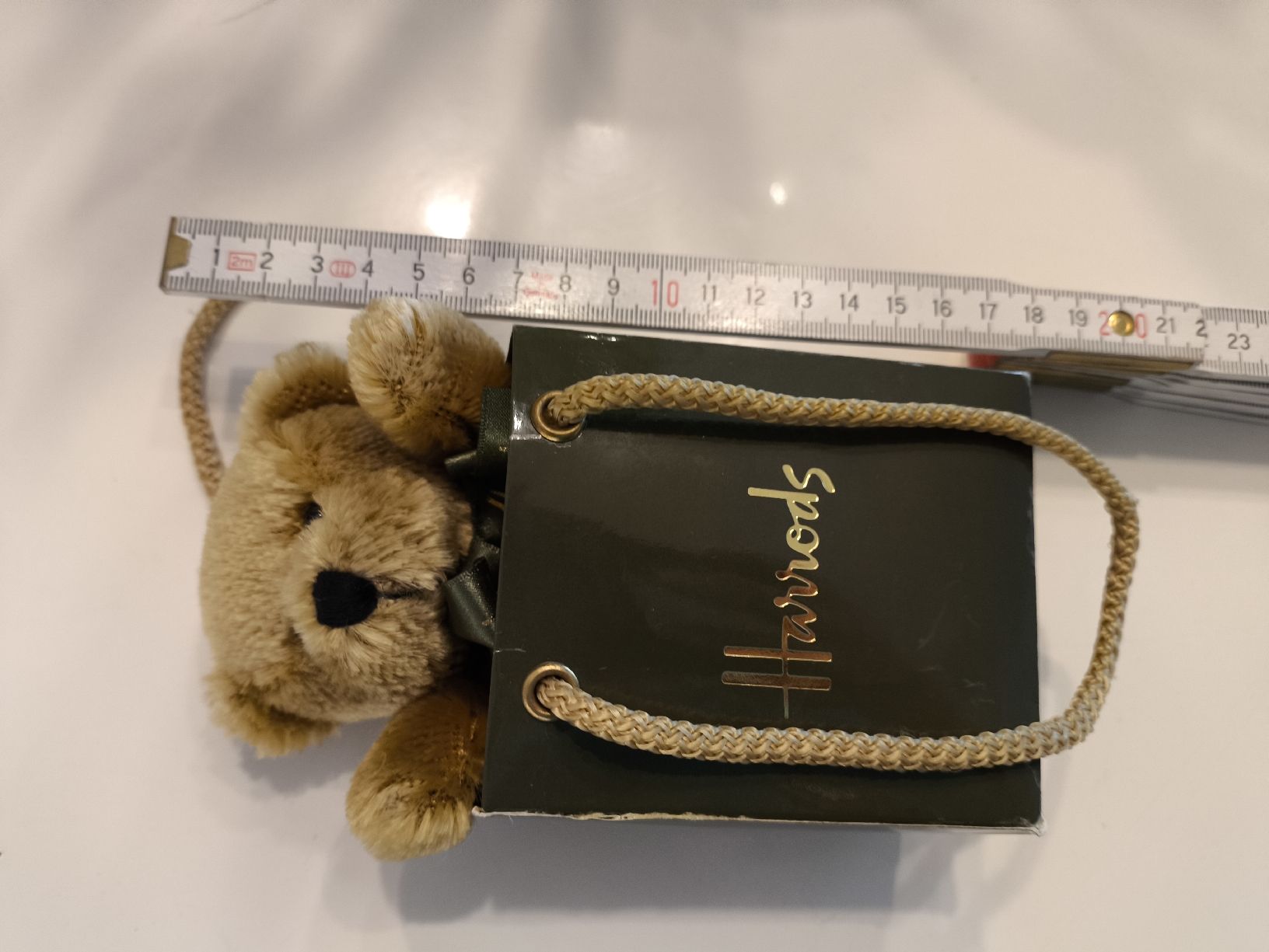 Figuren: Harrods Bär in Tasche – Gebraucht aus Meinisberg von
