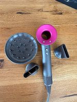 Dyson Supersonic Haartrockner mit Aufsätzen