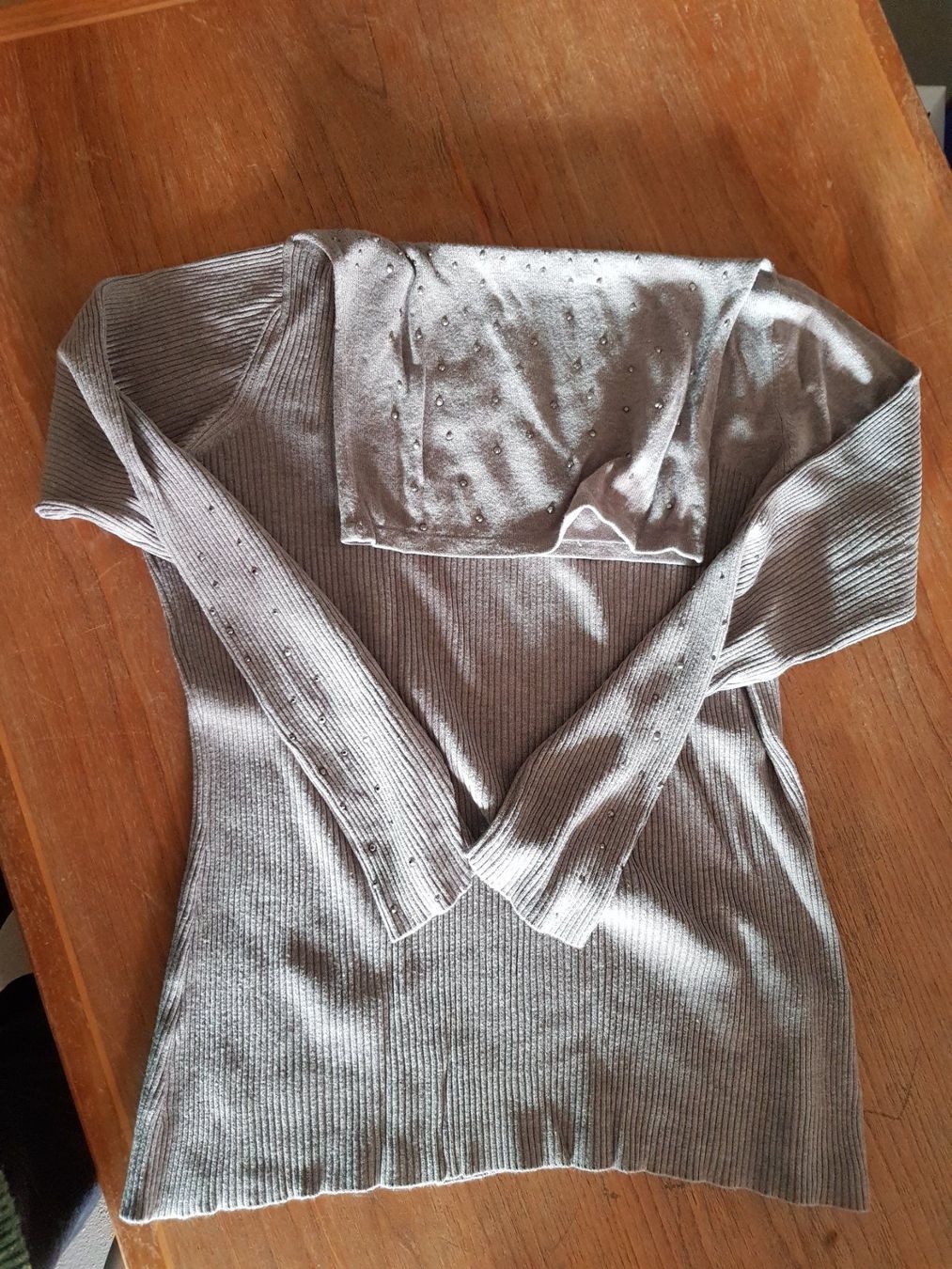 Maglioni & Felpe: Pullover mit aufgenähten Steinen ca. Grösse 38 – Usato da Walterswil BE venduto da Lonitti 4