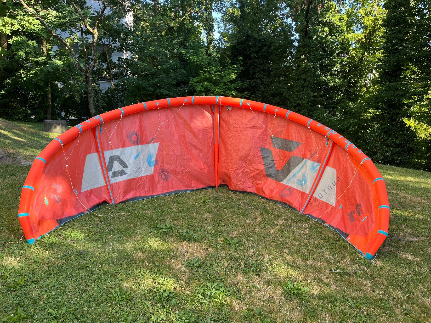 Duotone Aquilone: Pack Kitesurf Duotone EVO SLS 9m 11m + trust barre – Usato da Nyon venduto da rob_pl6l 4