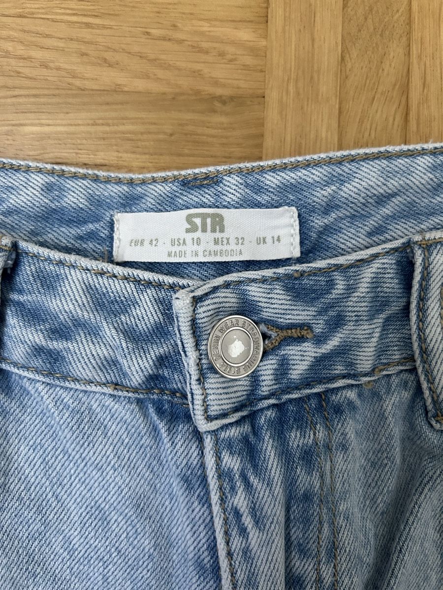 Stradivarius Jeans: Stradivarius Jeans  – Usato da Luzern venduto da leo_dp2d 2