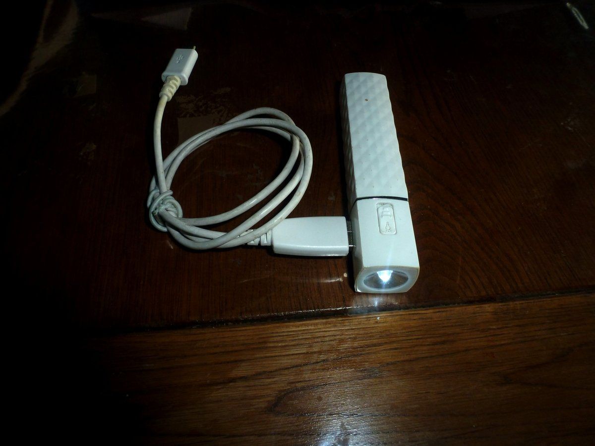 Chargements: Powerbank mit Licht – D'occasion à Emmen par newdeal1970 1
