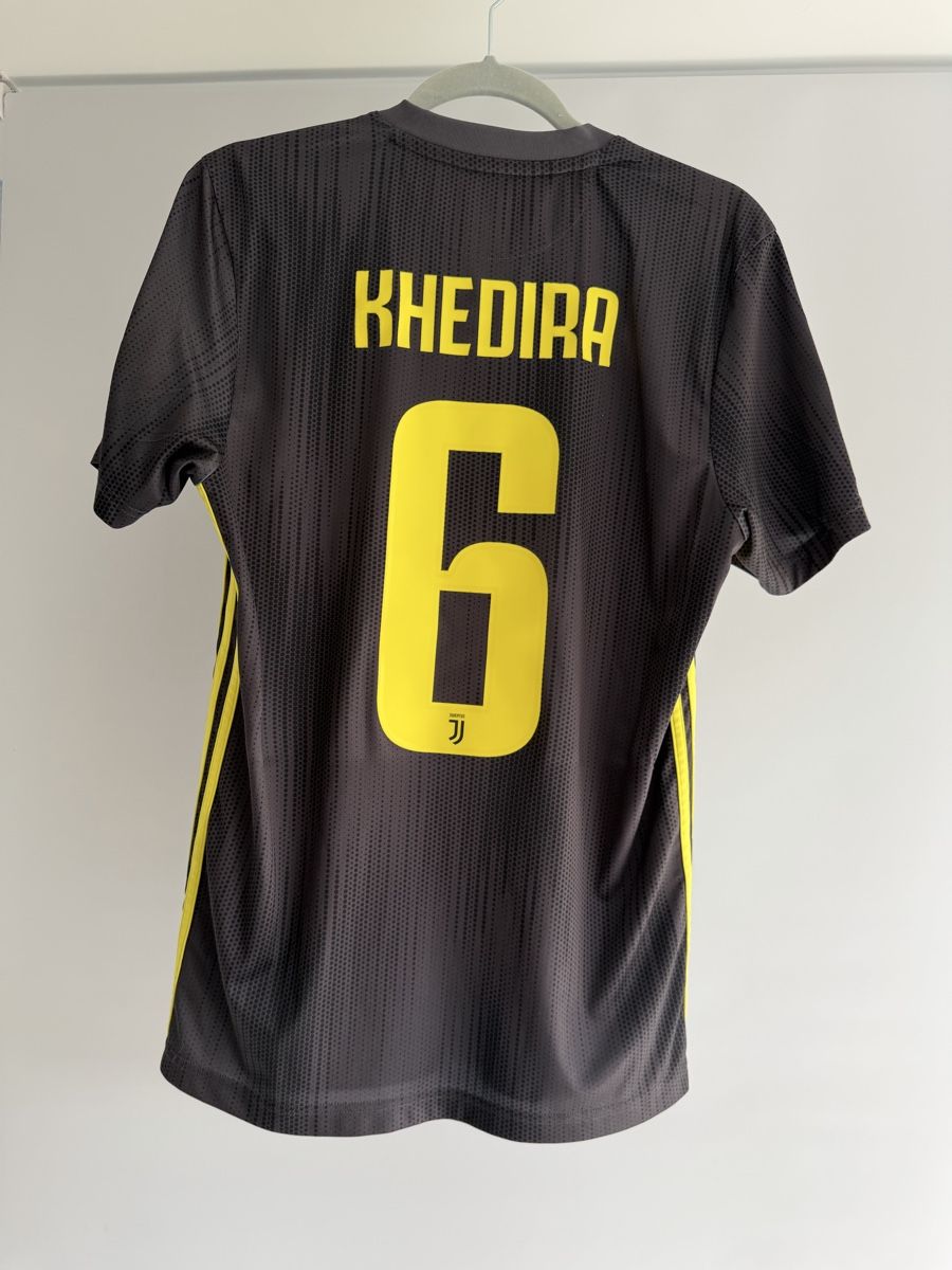 Adidas Leibchen & Hosen: Juventus 2018/19 Third Adidas  – Gebraucht aus Meggen von Patti_ 1