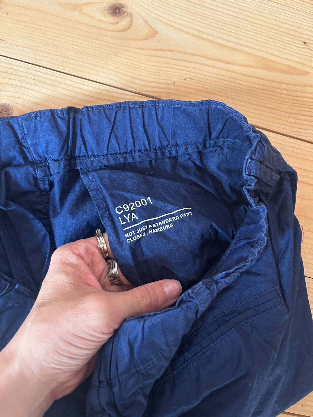 Closed Pantaloni: Closed Lya Shorts - W27 – Usato da Illnau venduto da Monkky 5