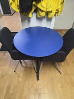 Tisch, 2 Stuhle mit Armlehnen, dunkelgrauer Stoff, top Zusta