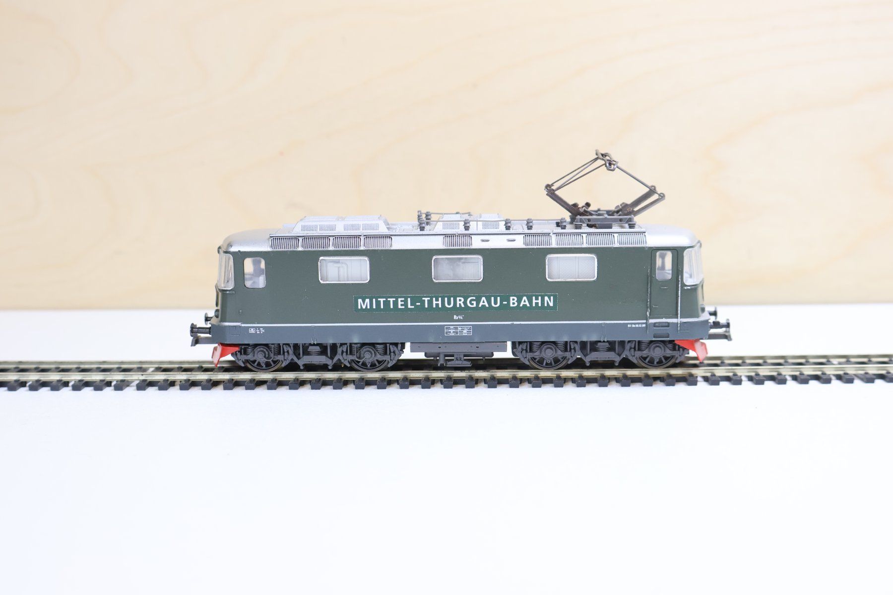 Lima Modelleisenbahnen: Lima SBB Re 4/4 E-Lok - Mittel Thurgau Bahn - H0 DC – Gebraucht aus Winterthur von Monstera 5