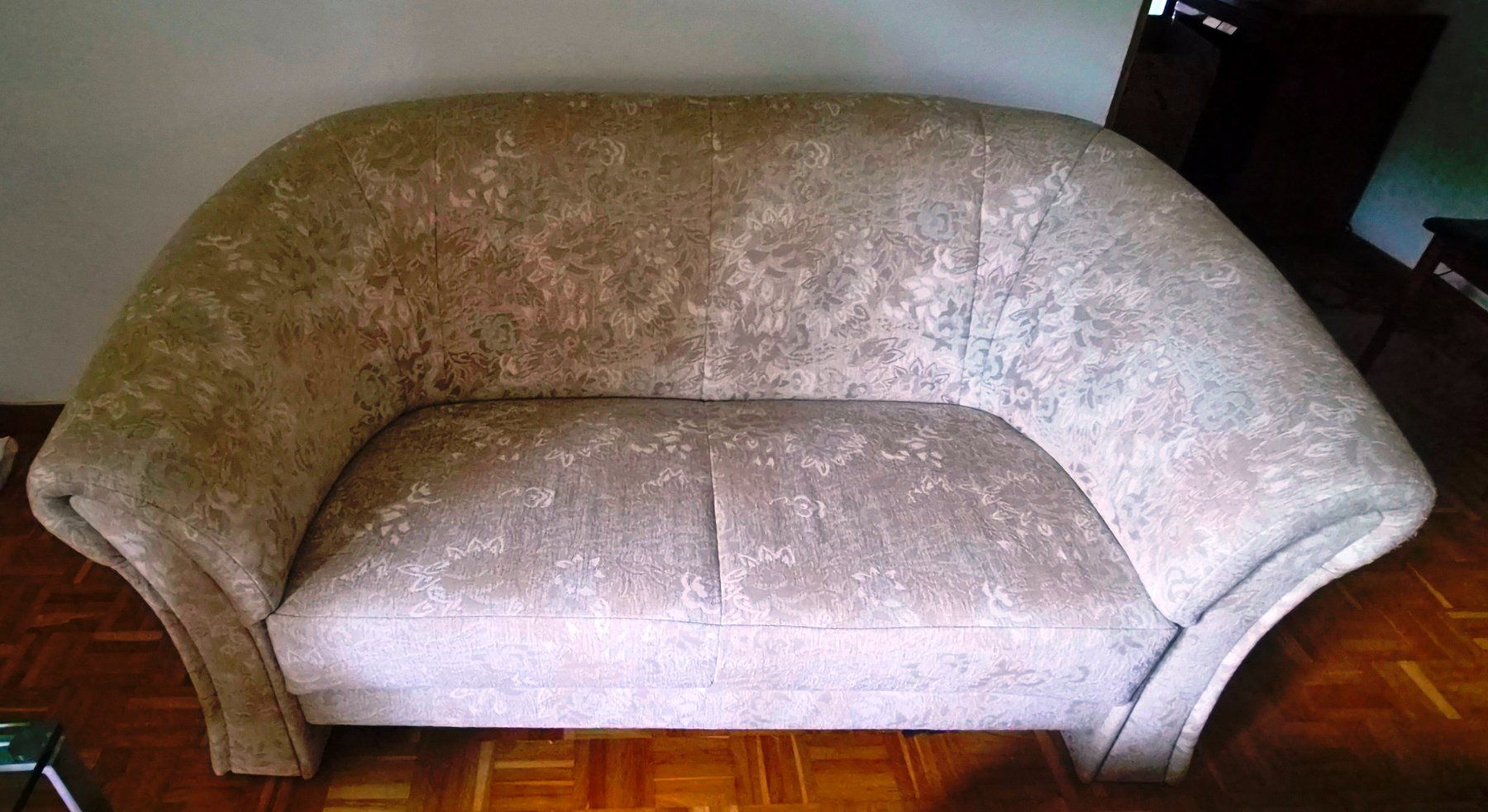 Sofas: Klassisches 2er-Sofa / Couch mit edlem Blumenmuster – Gebraucht aus Zürich von Primanoctis 3