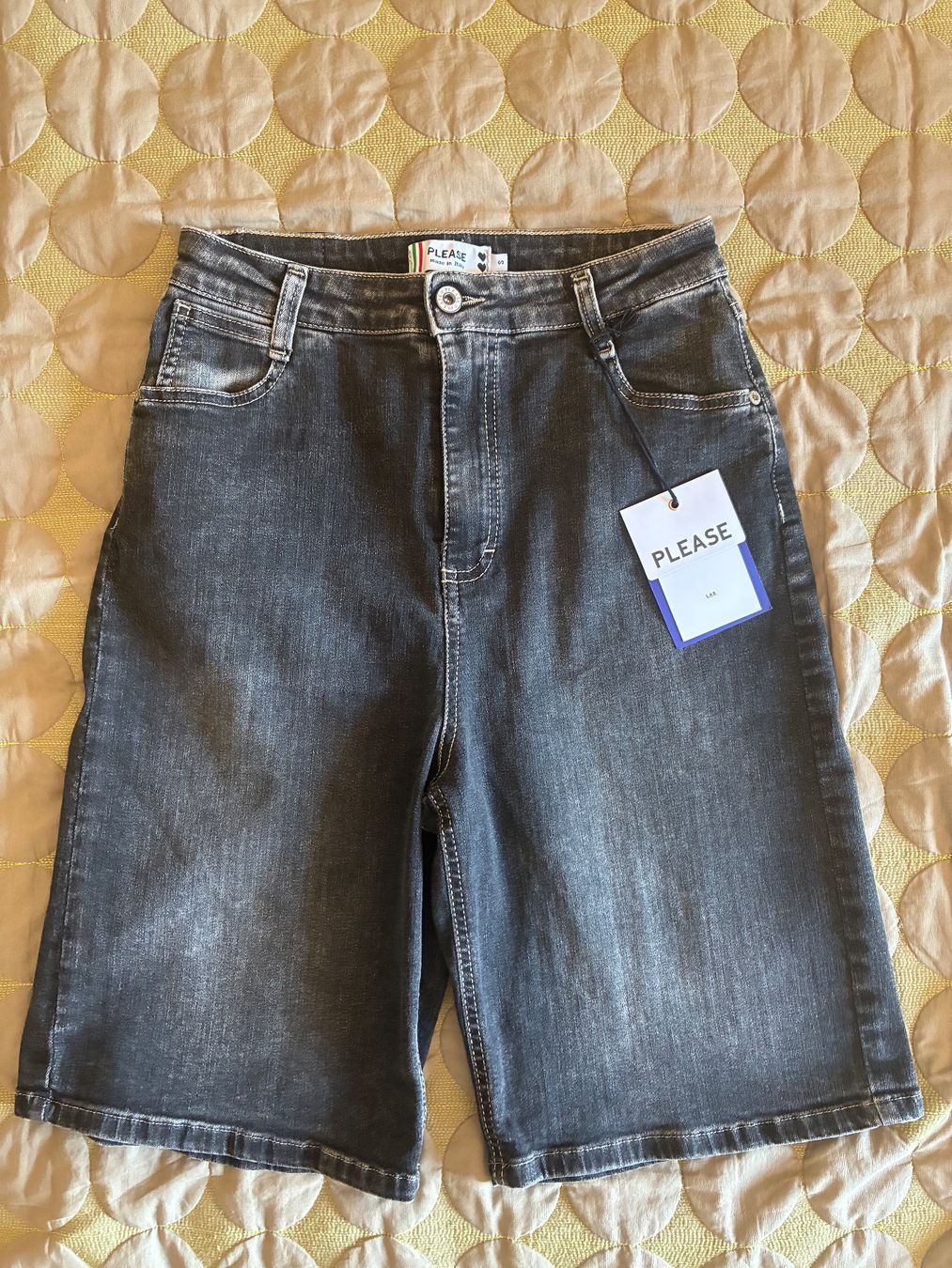 Please Jeans Jeans: Please Kurzhose NEU – Neu und originalverpackt aus Fribourg von waves55