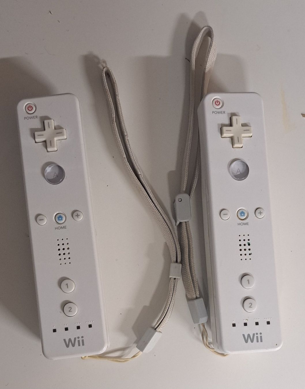 Nintendo Controller: Nintendo wii Controller 2x – Usato da Biel/Bienne venduto da Sasha4u 4