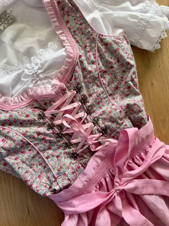 Dirndl Grösse 44