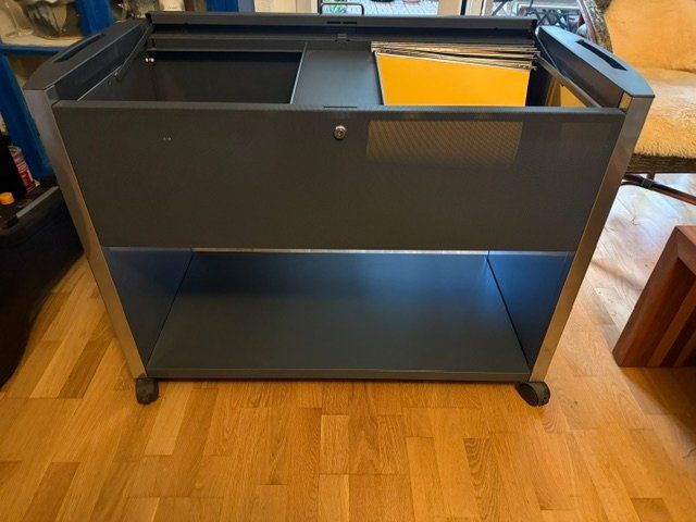 Schränke: Hängereiterschrank – Gebraucht aus Zürich von Maggiatal 5