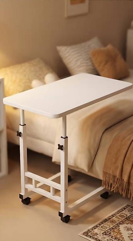 Tavoli: Mini bureau / table sur roulettes hyper pratique  – Usato da Massongex venduto da noyane 1