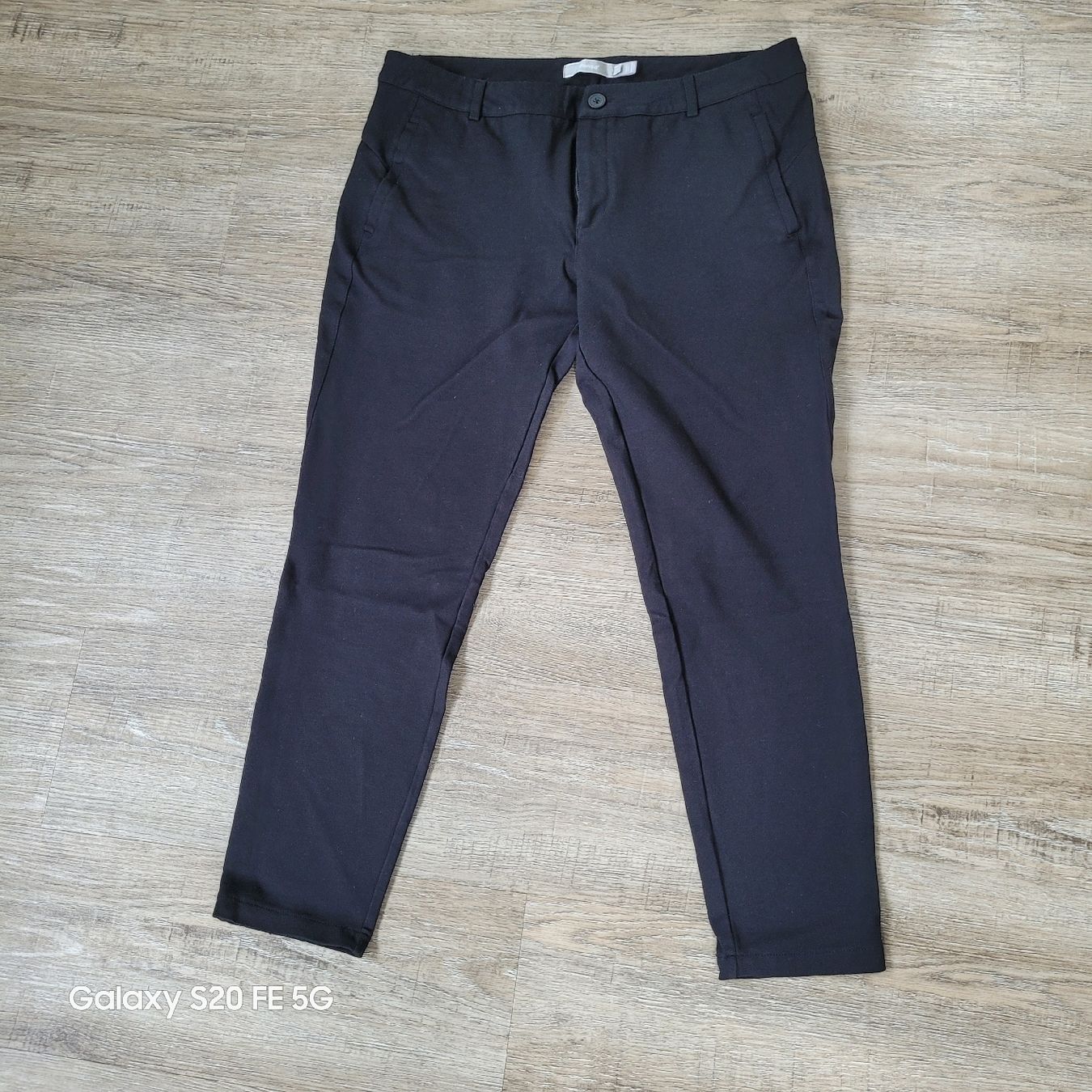 Pantaloni: schwarze Stoffhose 42 – Usato da Niederbuchsiten venduto da klengyel
