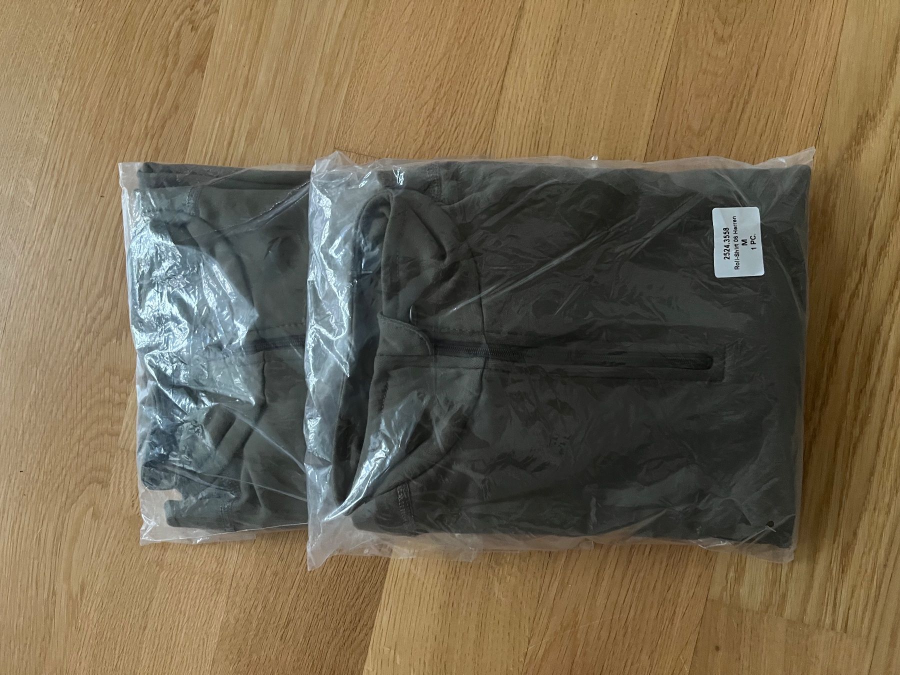 Schweizer Armee Maglioni & Felpe: 2x Rollshirt 06 Militär Gr. M – Usato da Luzern venduto da Sveniboy 1