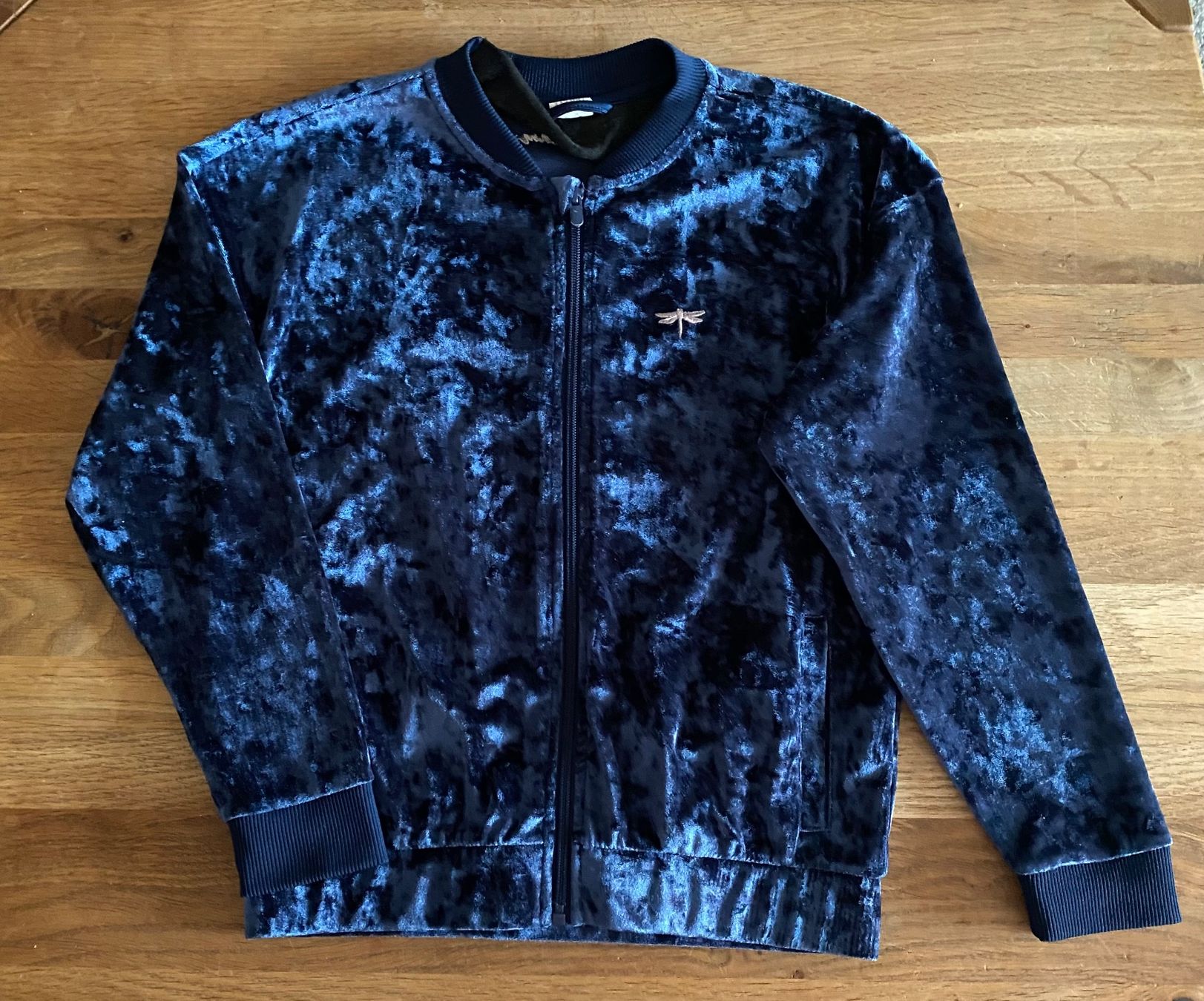 Vestes & Manteaux: Mädchen-Jacke im Samt-Look LIBELLE, 140cm, BRIEF – D'occasion à Bassersdorf par jgo_9mfk