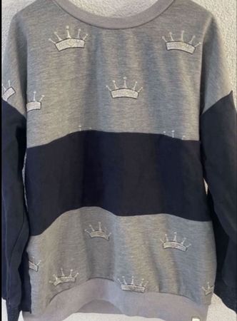 Sweater mit Kronenmuster Handmade unikat, Gr.128