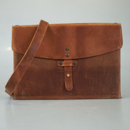 Lederne Sanitärtasche mit Frontöffnung