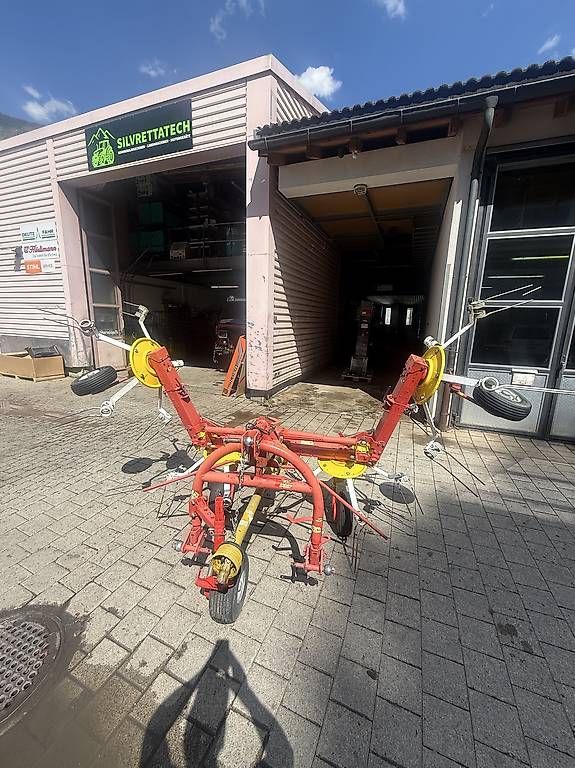 Raufutterernte: Kreiselheuer Pöttinger Alpinhit 44 – Gebraucht aus Klosters von Maschi93