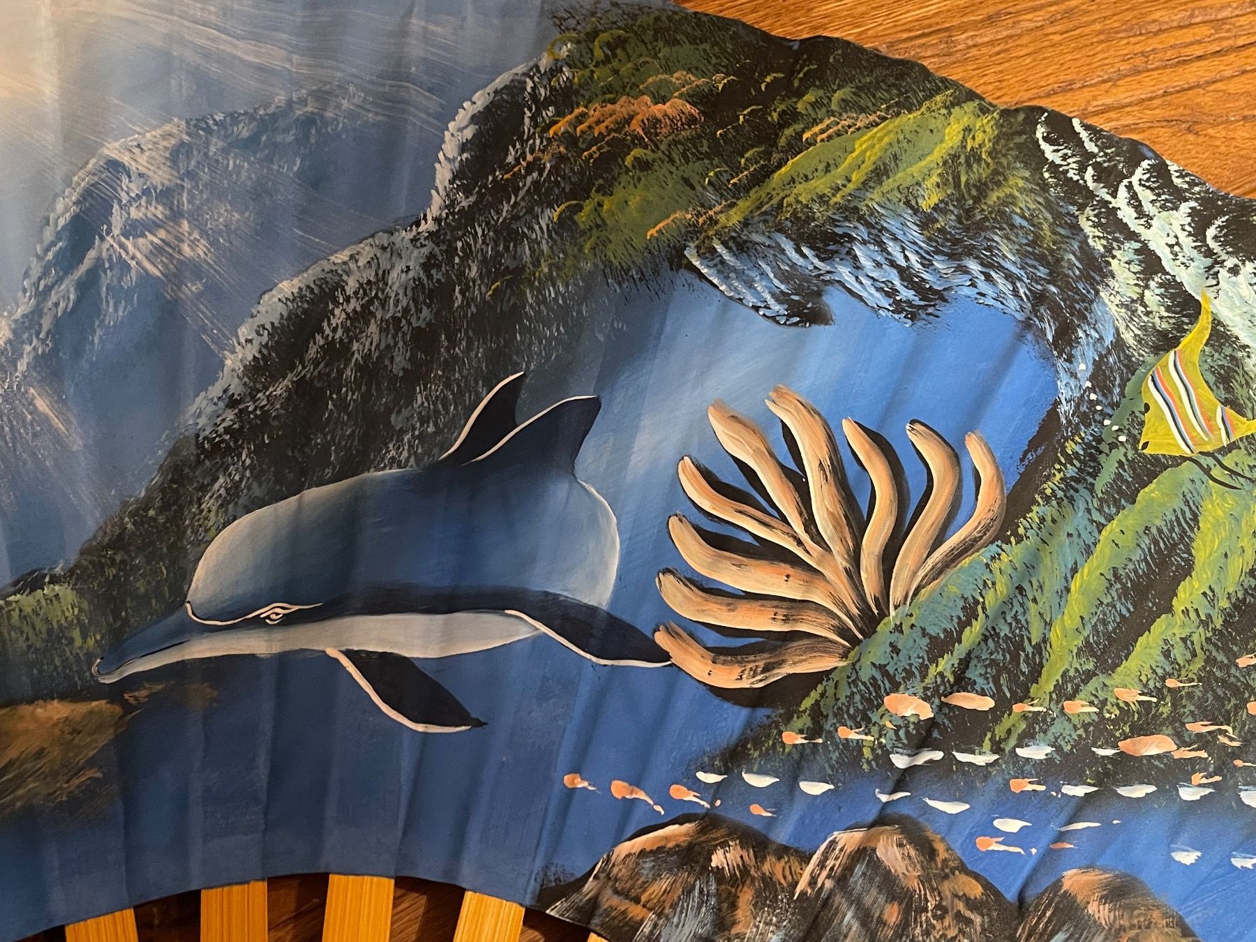 Tutte le decorazioni: Handbemalter Wunderschöner Wandfächer mit Delfin-Motiv 100cm – Usato da Zuerich venduto da Dorsi 4