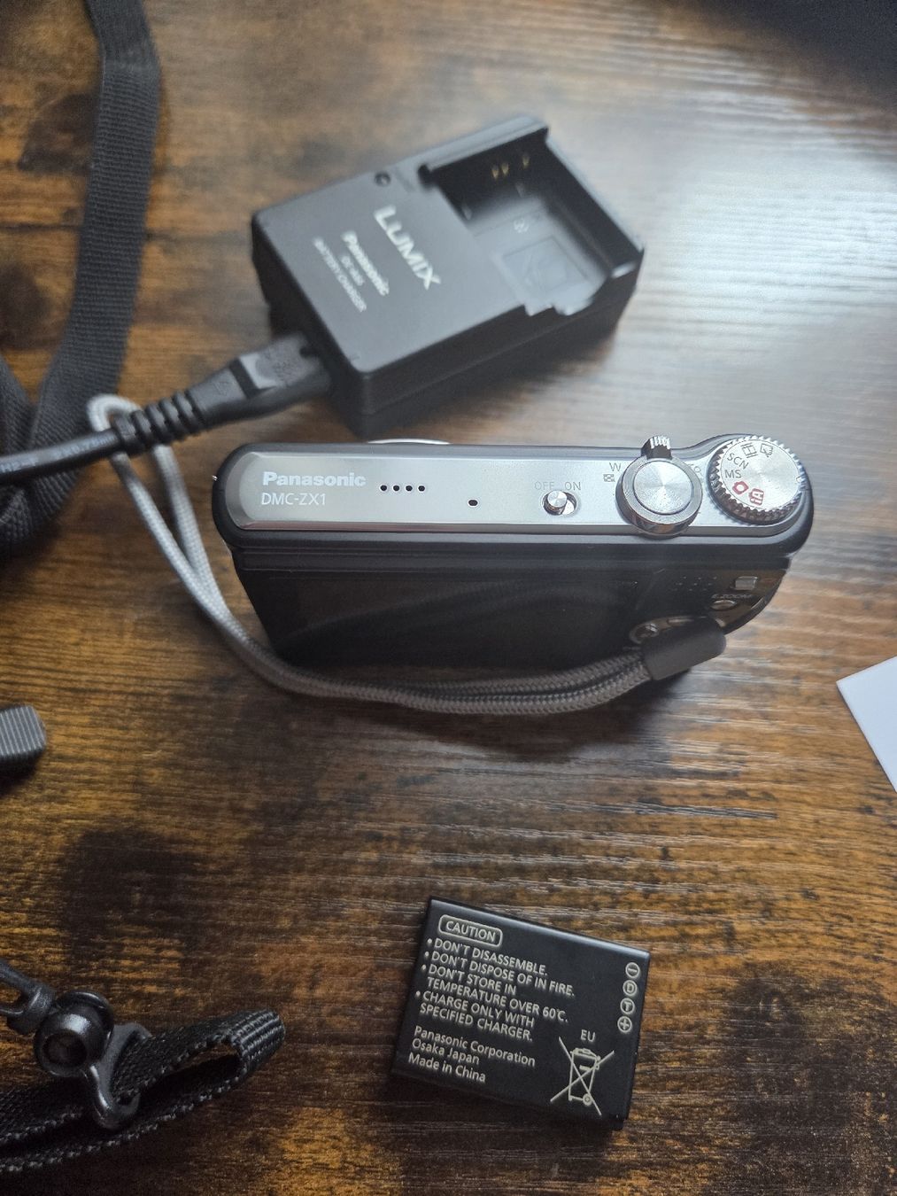 Panasonic Fotocamera: Panasonic Lumix DMC-ZX1 camera with accessories – Usato da Winterthur venduto da Maricels_Boutique 5