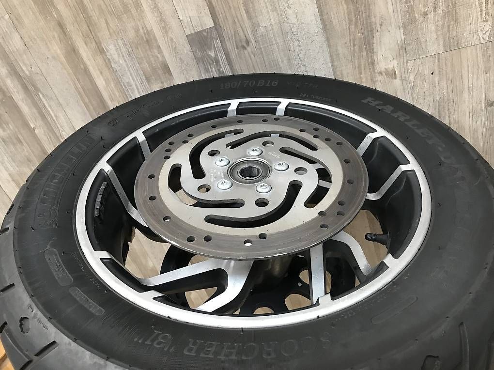 Pneus & Kompletträder: Harley Davidson Hinterrad Felge – Gebraucht aus Schlieren von motostyling 2