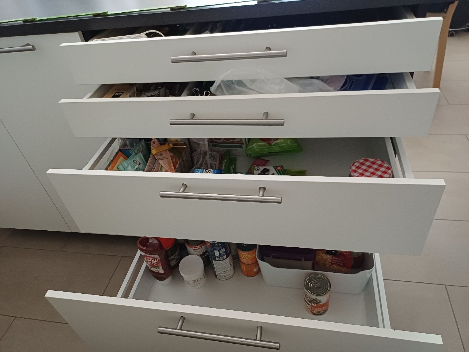 Ikea Armadi: Küchenmöbel mit Hitzebeständiger Oberfläche – Usato da Schwerzenbach venduto da mss_66gb 5