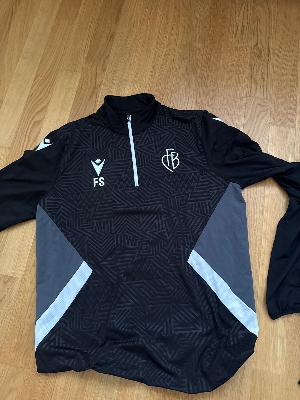 FC Basel Pullover & Sweatshirts: FC Basel Trainingspulli – Neu (gemäss Beschreibung) aus Riehen von Sangi22