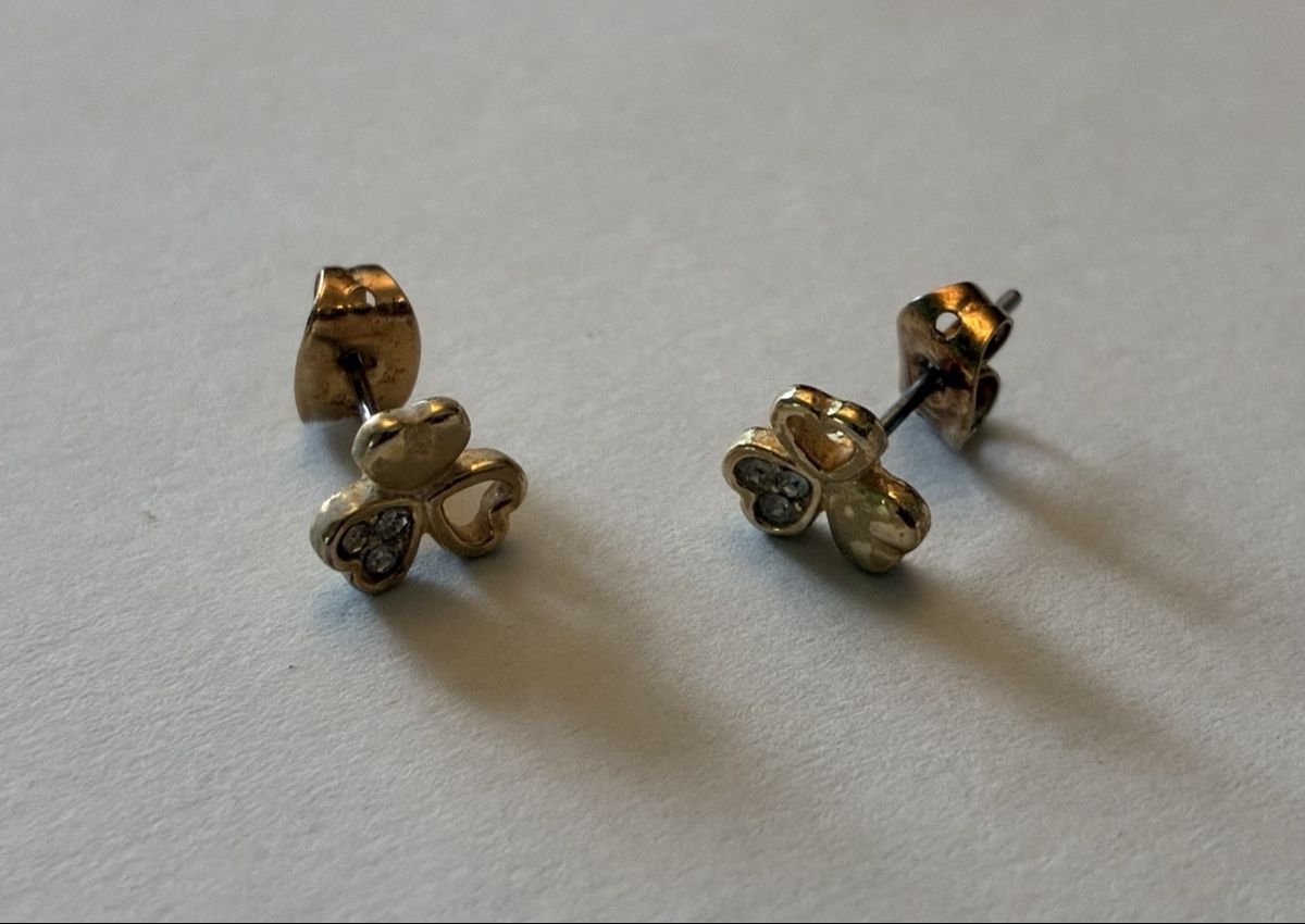 Ohrringe & -stecker: Stud Earrings clover design, gold tone – Gebraucht aus Basel von cat_sq5m 2