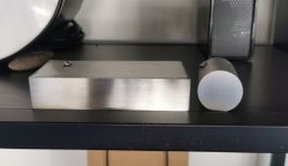 "i"aus Metal,von Werbeschrift