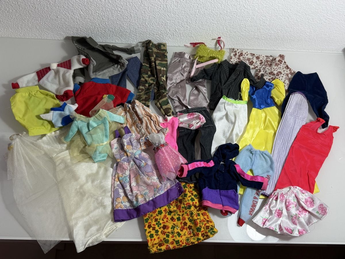 Bambole: #2 LOT Vêtements Barbie Ken Skipper – Usato da Bedano venduto da VBimby