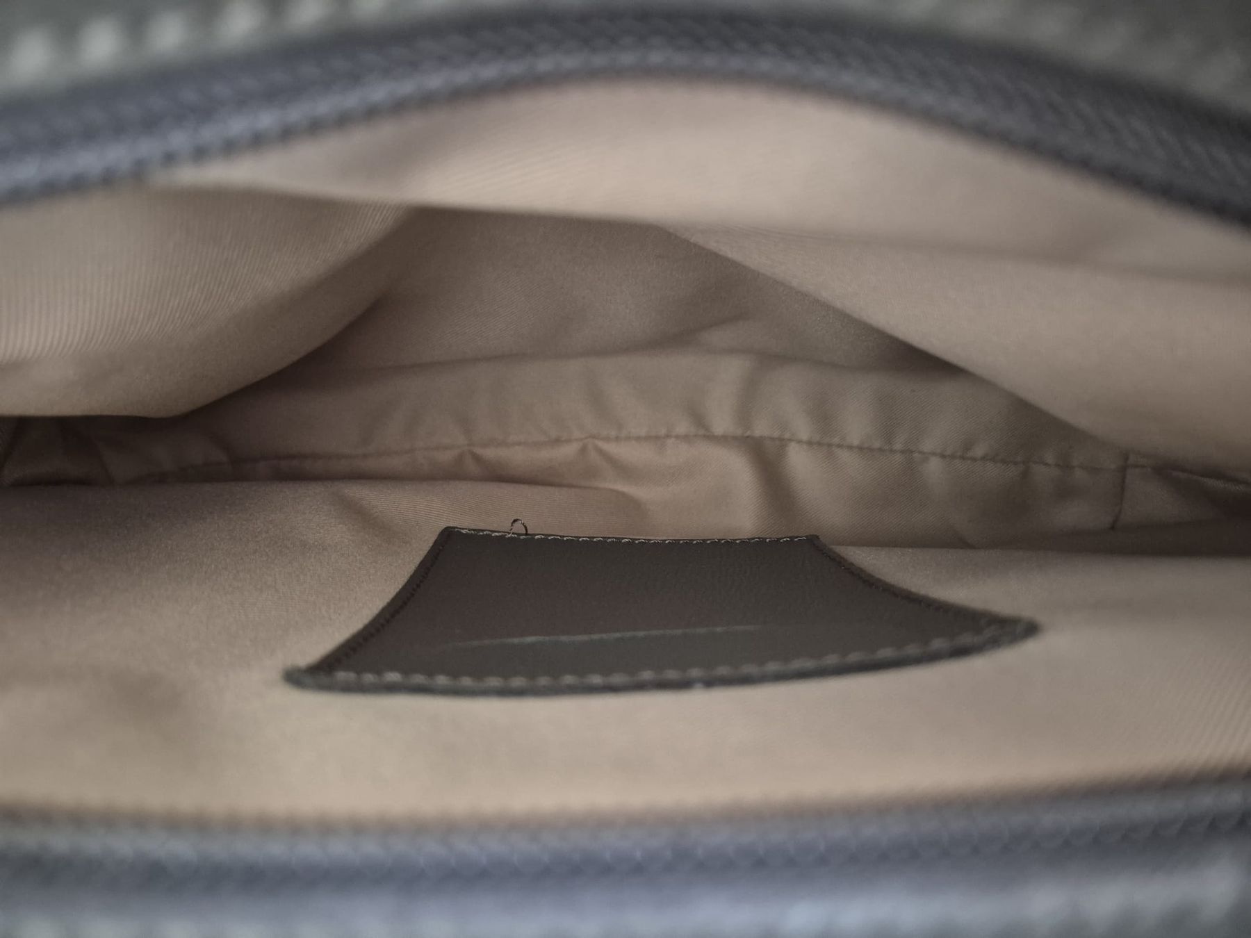 Taschen für Damen: Elegante Handtasche aus Echtleder – Gebraucht aus Stettfurt von FormulaS 3