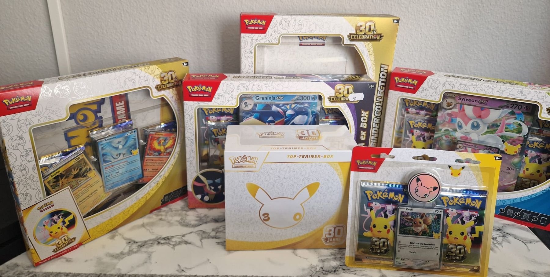 Pokémon Carte collezionabili: Pokemon 30th Anniversary Mega Bundle – Nuovo e nell'imballaggio originale da Basel venduto da poopssi