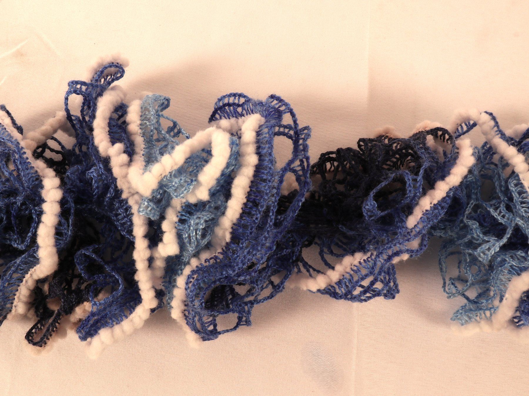 Foulards & écharpes: HANDARBEIT Schal blau – D'occasion à Steinen par Restwert_Steinen 4