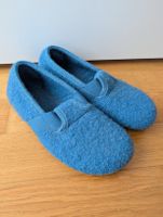 Warme, blaue Hausschuhe von Living Kitzbühel, Grösse 34!
