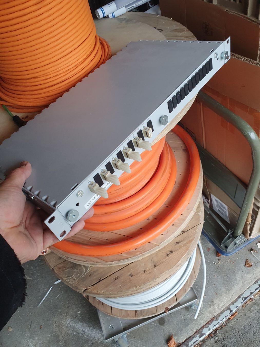 Racks & Cavalletti: LWL 12Faser Patchpanel Verteiler ER&M Glasfaser Fiber – Usato da Zürich venduto da Alibaba1234