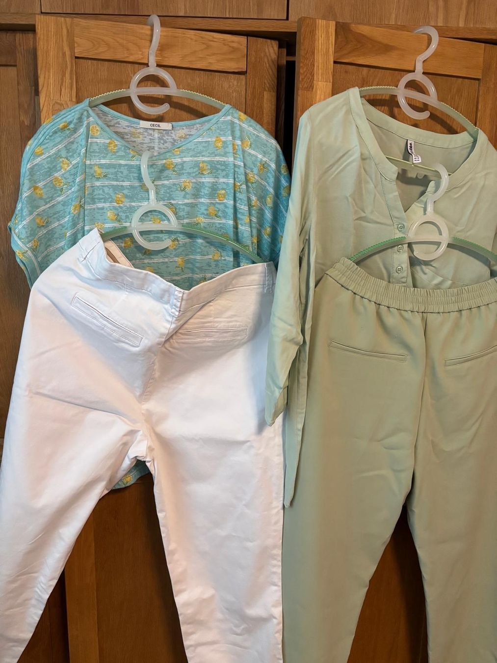 Lotti di vestiti: Kleiderpaket Gr.44/46 – Usato da Kloten venduto da Buki-Sneki 1
