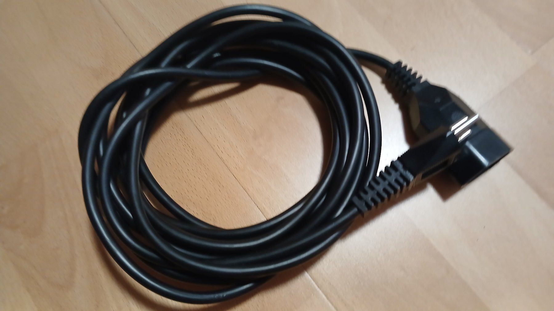 Kabel: Verlängerungskabel 3Fach schwarz 5m – Gebraucht aus hinwil von tho_j6kz 1