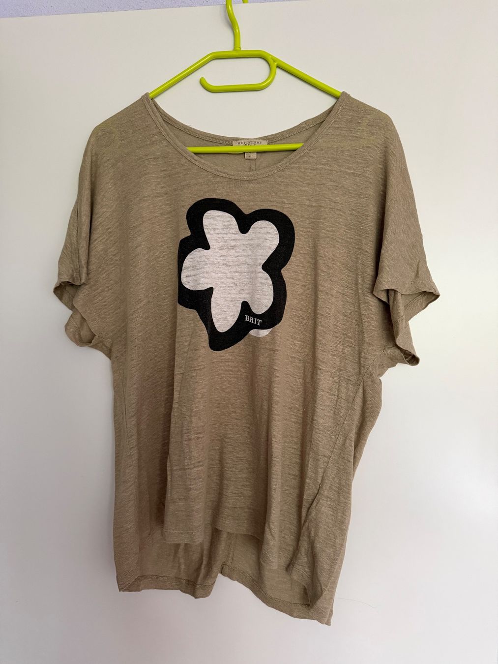 Burberry T-shirt: Burberry Leinenshirt – Usato da Küssnacht venduto da Flowerlady