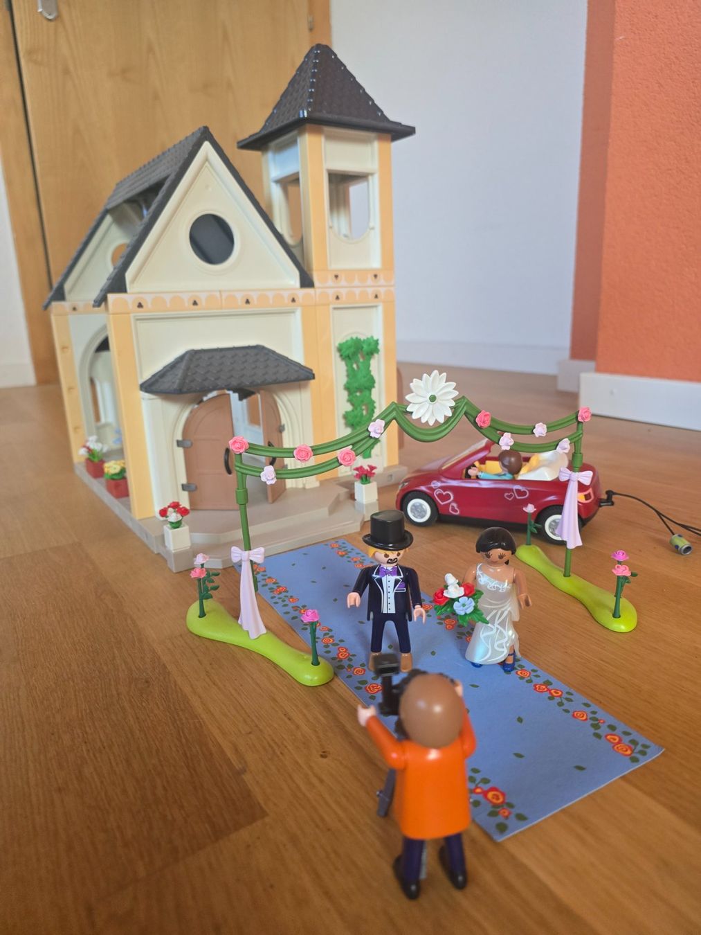 Playmobil Giocattoli: Playmobil Kirche mit Hochzeitspaar Starter Pack 71077 – Usato da Diepoldsau venduto da komando2