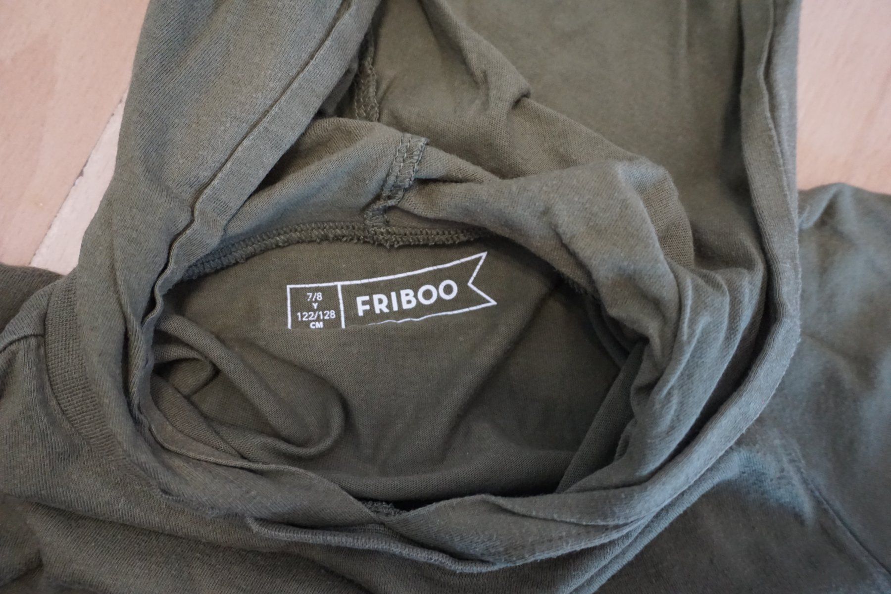 Camicie, T-shirt & Polo: T-Shirt mit Kapuze Gr.122/128 – Usato da Zürich venduto da einalemjena 4