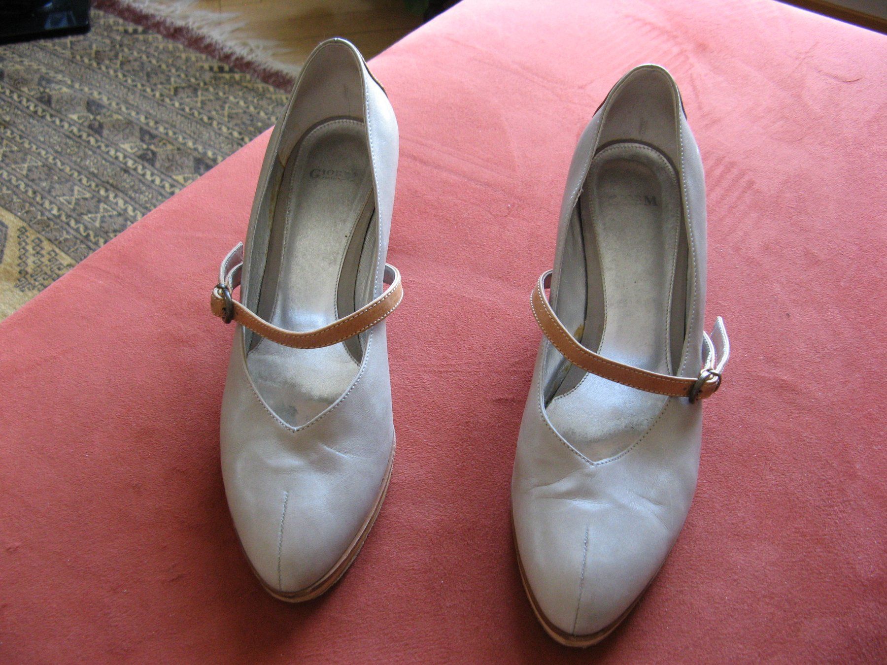 Damenschuhe: beige Sandaletten Gr. 40 von GiorM – Gebraucht aus Zürich von apil