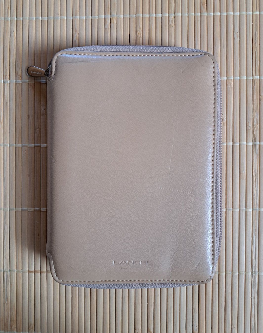 Lancel Portafogli: Agenda Lancel Beige – Usato da Le Locle venduto da Lapidary.Duc