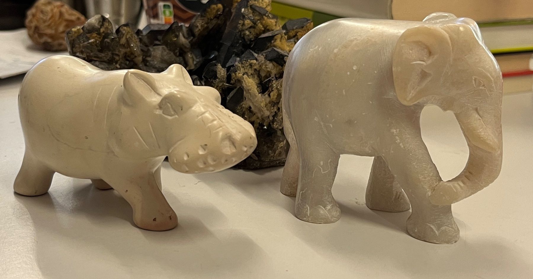 Statuette: 2 Tierfiguren Elefant Nilpferd – Usato da Stetten AG venduto da Brissago25