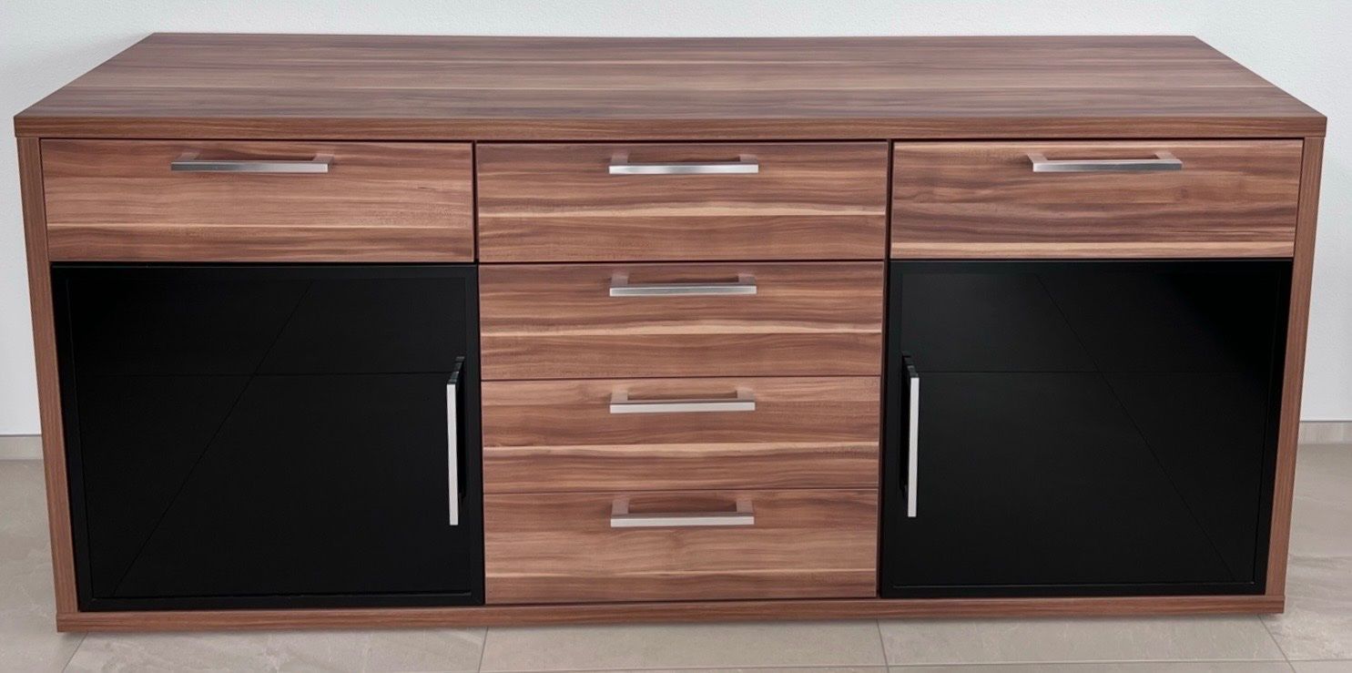 Buffets: Sideboard NussbaumSchwarz mit goldener oder silberner Griffe – D'occasion à Buchs SG par mar_9dnm 3